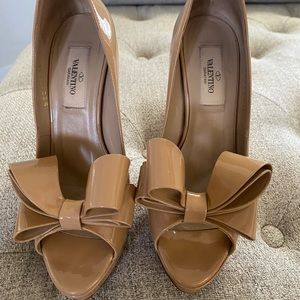 Valentino Peep Toe Bow pumps size 36